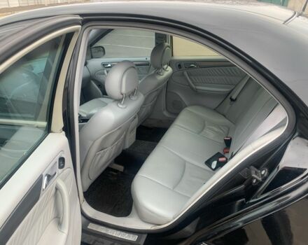 Черный Мерседес 200, объемом двигателя 2 л и пробегом 350 тыс. км за 3900 $, фото 3 на Automoto.ua