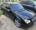 Черный Мерседес 200, объемом двигателя 2 л и пробегом 322 тыс. км за 4000 $, фото 1 на Automoto.ua