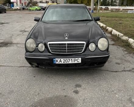 Чорний Мерседес 200, об'ємом двигуна 2 л та пробігом 328 тис. км за 3000 $, фото 1 на Automoto.ua