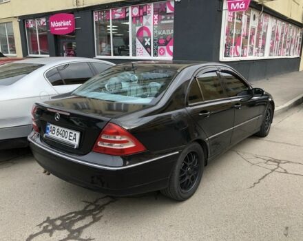 Черный Мерседес 200, объемом двигателя 2 л и пробегом 350 тыс. км за 3900 $, фото 1 на Automoto.ua