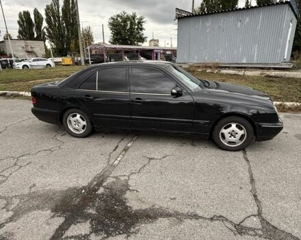 Чорний Мерседес 200, об'ємом двигуна 2 л та пробігом 328 тис. км за 3000 $, фото 3 на Automoto.ua
