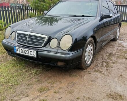 Черный Мерседес 200, объемом двигателя 2.1 л и пробегом 400 тыс. км за 1800 $, фото 1 на Automoto.ua
