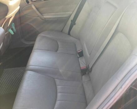 Черный Мерседес 200, объемом двигателя 2.2 л и пробегом 250 тыс. км за 3800 $, фото 6 на Automoto.ua