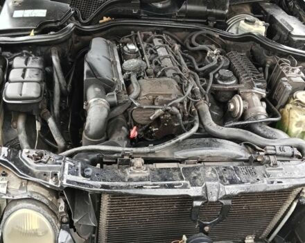 Черный Мерседес 200, объемом двигателя 2.1 л и пробегом 400 тыс. км за 1800 $, фото 5 на Automoto.ua