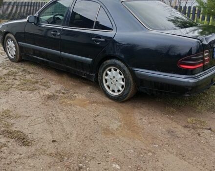 Черный Мерседес 200, объемом двигателя 2.1 л и пробегом 400 тыс. км за 1800 $, фото 3 на Automoto.ua