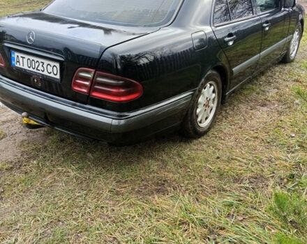 Черный Мерседес 200, объемом двигателя 2.1 л и пробегом 400 тыс. км за 1800 $, фото 4 на Automoto.ua
