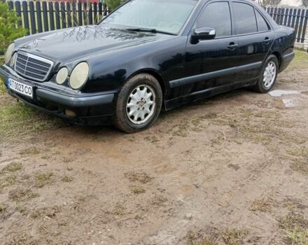 Черный Мерседес 200, объемом двигателя 2.1 л и пробегом 400 тыс. км за 1800 $, фото 2 на Automoto.ua