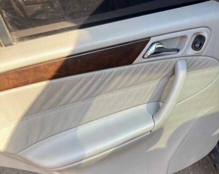 Черный Мерседес 200, объемом двигателя 2.2 л и пробегом 250 тыс. км за 3800 $, фото 4 на Automoto.ua