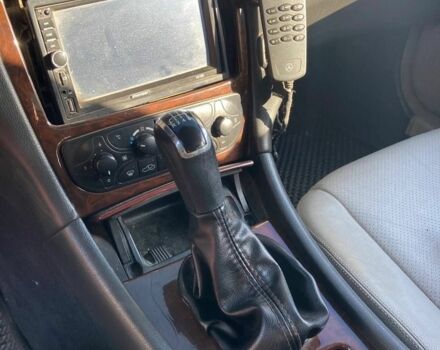 Черный Мерседес 200, объемом двигателя 2.2 л и пробегом 250 тыс. км за 3800 $, фото 2 на Automoto.ua