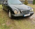 Черный Мерседес 200, объемом двигателя 2.1 л и пробегом 400 тыс. км за 1800 $, фото 1 на Automoto.ua