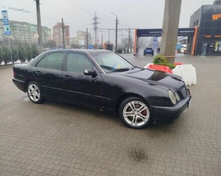 Чорний Мерседес 200, об'ємом двигуна 3.2 л та пробігом 400 тис. км за 5750 $, фото 1 на Automoto.ua