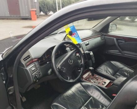 Чорний Мерседес 200, об'ємом двигуна 3.2 л та пробігом 400 тис. км за 5750 $, фото 3 на Automoto.ua