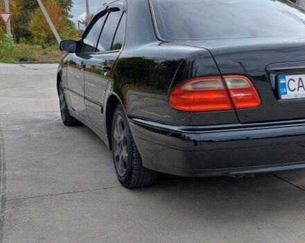 Чорний Мерседес 200, об'ємом двигуна 2 л та пробігом 375 тис. км за 5000 $, фото 17 на Automoto.ua