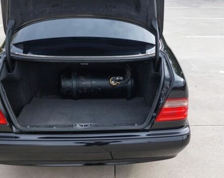 Чорний Мерседес 200, об'ємом двигуна 2 л та пробігом 375 тис. км за 5000 $, фото 19 на Automoto.ua