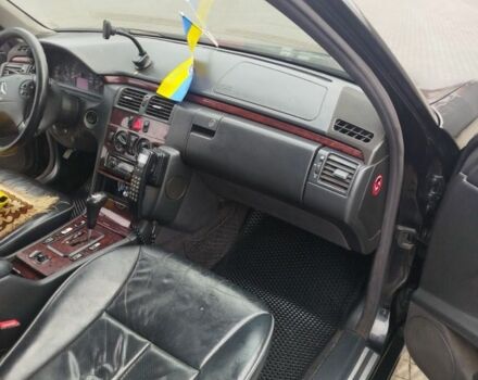 Чорний Мерседес 200, об'ємом двигуна 3.2 л та пробігом 400 тис. км за 5750 $, фото 5 на Automoto.ua