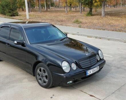 Чорний Мерседес 200, об'ємом двигуна 2 л та пробігом 375 тис. км за 5000 $, фото 4 на Automoto.ua