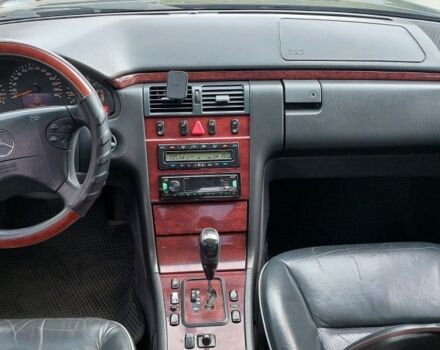 Чорний Мерседес 200, об'ємом двигуна 2 л та пробігом 375 тис. км за 5000 $, фото 22 на Automoto.ua