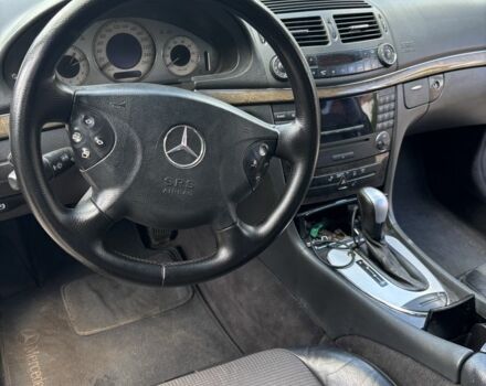 Черный Мерседес 200, объемом двигателя 1.8 л и пробегом 380 тыс. км за 7500 $, фото 7 на Automoto.ua