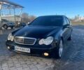 Чорний Мерседес 200, об'ємом двигуна 2.1 л та пробігом 300 тис. км за 4950 $, фото 1 на Automoto.ua