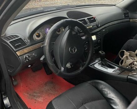 Черный Мерседес 200, объемом двигателя 3.2 л и пробегом 250 тыс. км за 2800 $, фото 6 на Automoto.ua