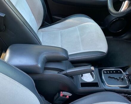 Черный Мерседес 200, объемом двигателя 2 л и пробегом 260 тыс. км за 6700 $, фото 22 на Automoto.ua