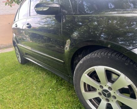 Черный Мерседес 200, объемом двигателя 2 л и пробегом 260 тыс. км за 6700 $, фото 1 на Automoto.ua