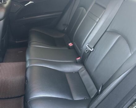 Черный Мерседес 200, объемом двигателя 2.1 л и пробегом 340 тыс. км за 9200 $, фото 11 на Automoto.ua