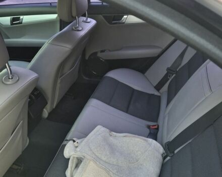 Черный Мерседес 200, объемом двигателя 2.1 л и пробегом 347 тыс. км за 7700 $, фото 16 на Automoto.ua