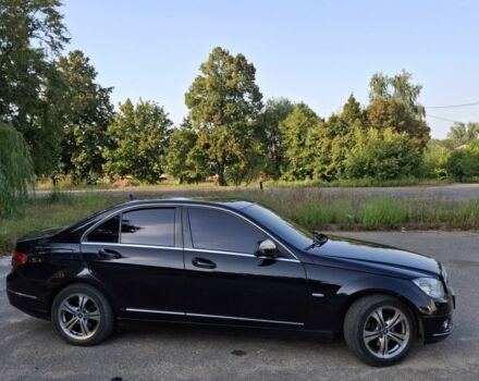 Черный Мерседес 200, объемом двигателя 2.1 л и пробегом 347 тыс. км за 7700 $, фото 5 на Automoto.ua