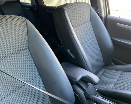 Черный Мерседес 200, объемом двигателя 2 л и пробегом 320 тыс. км за 6900 $, фото 4 на Automoto.ua