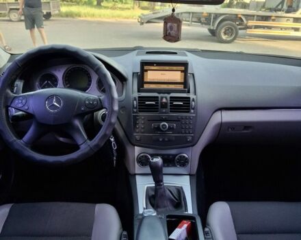 Черный Мерседес 200, объемом двигателя 2.1 л и пробегом 347 тыс. км за 7700 $, фото 9 на Automoto.ua