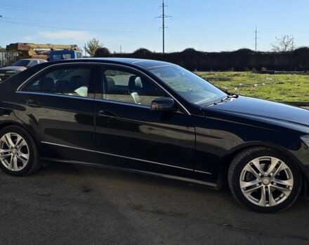 Чорний Мерседес 200, об'ємом двигуна 2.1 л та пробігом 309 тис. км за 9900 $, фото 3 на Automoto.ua