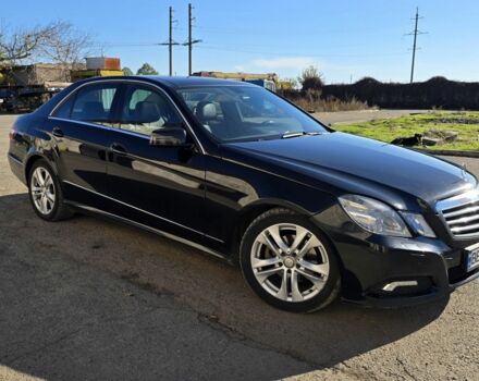 Чорний Мерседес 200, об'ємом двигуна 2.1 л та пробігом 309 тис. км за 9900 $, фото 1 на Automoto.ua