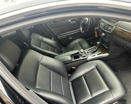 Черный Мерседес 200, объемом двигателя 2.1 л и пробегом 226 тыс. км за 13000 $, фото 10 на Automoto.ua