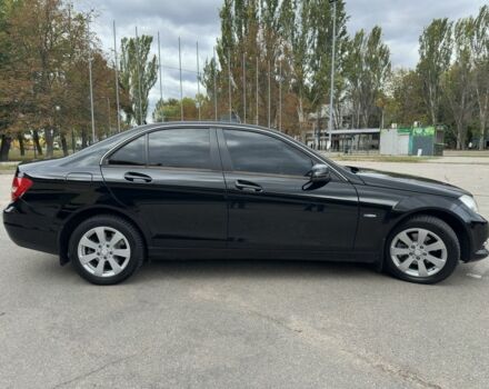 Черный Мерседес 200, объемом двигателя 1.8 л и пробегом 180 тыс. км за 13500 $, фото 3 на Automoto.ua