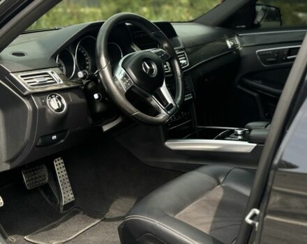 Черный Мерседес 200, объемом двигателя 2.2 л и пробегом 205 тыс. км за 14700 $, фото 6 на Automoto.ua