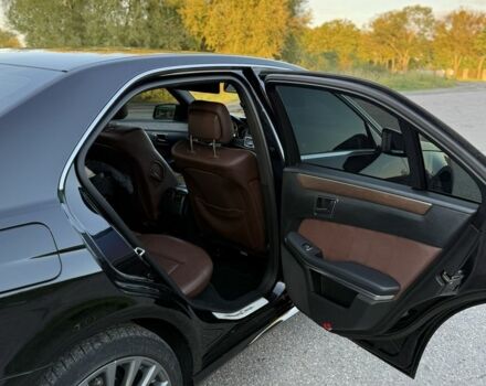 Черный Мерседес 200, объемом двигателя 2 л и пробегом 195 тыс. км за 13200 $, фото 4 на Automoto.ua