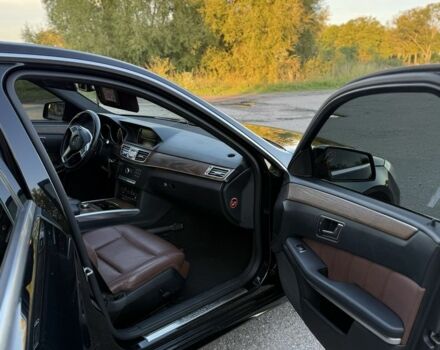 Черный Мерседес 200, объемом двигателя 2 л и пробегом 195 тыс. км за 13200 $, фото 3 на Automoto.ua