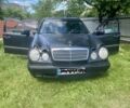 Черный Мерседес 200, объемом двигателя 0 л и пробегом 200 тыс. км за 2000 $, фото 1 на Automoto.ua
