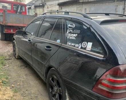 Черный Мерседес 200, объемом двигателя 2.1 л и пробегом 3 тыс. км за 2800 $, фото 5 на Automoto.ua