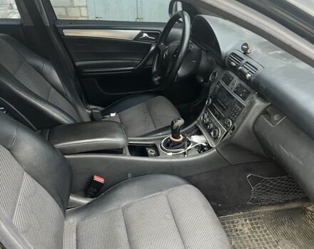 Черный Мерседес 200, объемом двигателя 2.1 л и пробегом 3 тыс. км за 2800 $, фото 2 на Automoto.ua