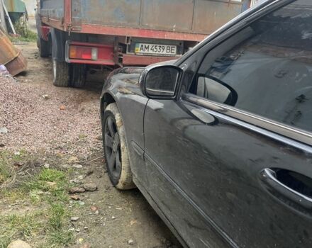 Черный Мерседес 200, объемом двигателя 2.1 л и пробегом 3 тыс. км за 2800 $, фото 6 на Automoto.ua