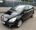 Черный Мерседес 200, объемом двигателя 2 л и пробегом 318 тыс. км за 6700 $, фото 1 на Automoto.ua