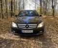 Черный Мерседес 200, объемом двигателя 2.1 л и пробегом 331 тыс. км за 7999 $, фото 1 на Automoto.ua