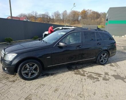 Черный Мерседес 200, объемом двигателя 2.1 л и пробегом 260 тыс. км за 8900 $, фото 1 на Automoto.ua