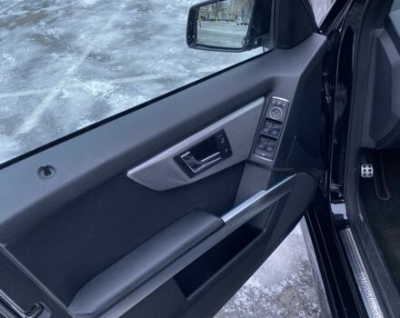 Черный Мерседес 200, объемом двигателя 2.1 л и пробегом 349 тыс. км за 14000 $, фото 6 на Automoto.ua