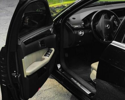 Черный Мерседес 200, объемом двигателя 2.1 л и пробегом 500 тыс. км за 10200 $, фото 6 на Automoto.ua