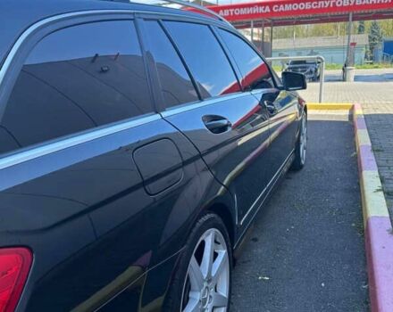 Черный Мерседес 200, объемом двигателя 2.1 л и пробегом 299 тыс. км за 10350 $, фото 3 на Automoto.ua