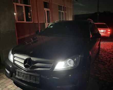 Черный Мерседес 200, объемом двигателя 2.1 л и пробегом 299 тыс. км за 10350 $, фото 1 на Automoto.ua