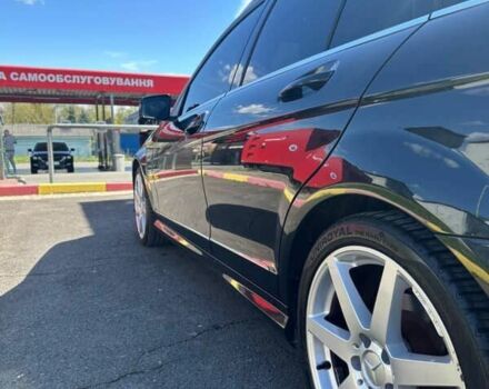 Черный Мерседес 200, объемом двигателя 2.1 л и пробегом 299 тыс. км за 10350 $, фото 2 на Automoto.ua